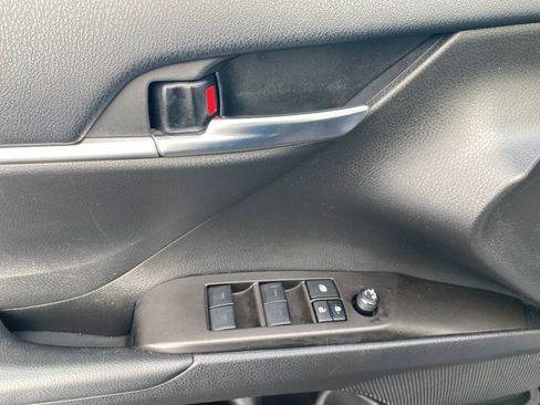 Used 2023 Toyota Camry SE image 14