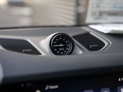 New 2026 Porsche Cayenne Base image 19