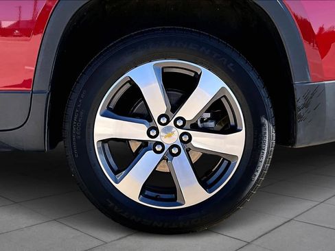 Used 2020 Chevrolet Traverse LT w/ LT Premium Package image 10