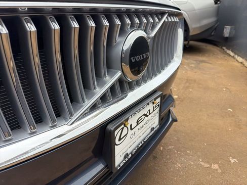 Used 2023 Volvo XC90 B6 Plus image 34