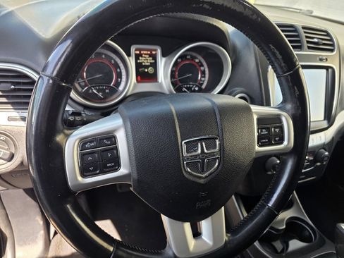 Used 2019 Dodge Journey SE FWD image 9