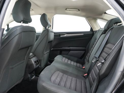 Used 2017 Ford Fusion SE w/ Fusion SE Technology Package FWD image 13