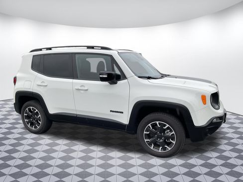 Used 2023 Jeep Renegade Latitude AWD/4WD image 1
