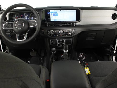 Used 2025 Jeep Wrangler Unlimited Sahara AWD/4WD image 9