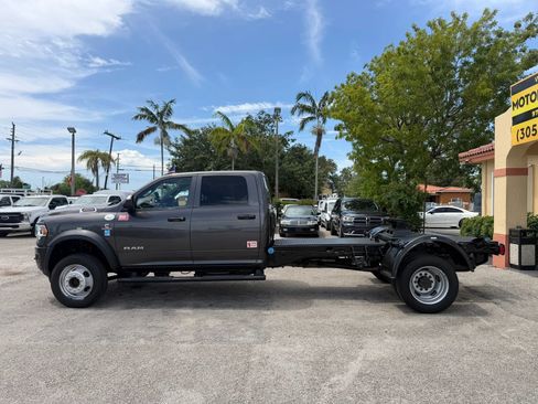 Used 2022 RAM 4500 Tradesman w/ Chrome Appearance Group RWD image 3