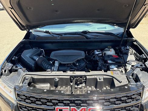 Used 2021 GMC Acadia AT4 w/ Technology Package AWD/4WD image 31