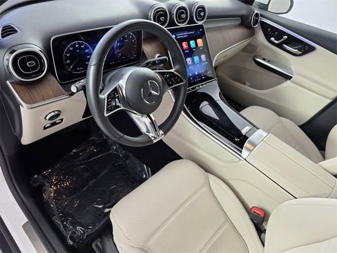 Used 2025 Mercedes-Benz GLC 300 GLC 300 image 10