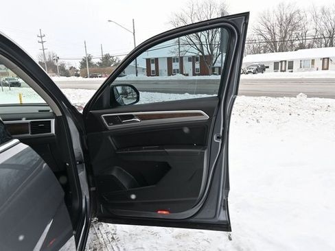 Used 2019 Volkswagen Atlas SEL Premium image 18