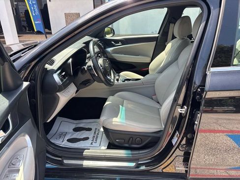 Used 2023 Genesis G70 2.0T RWD image 14