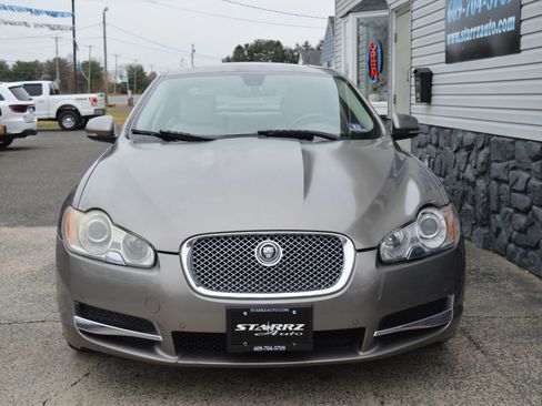 Used 2010 Jaguar XF Premium image 8