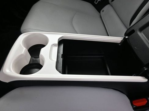 Used 2017 Toyota Prius Prime Premium FWD image 31
