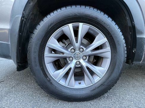 Used 2014 Toyota Highlander XLE AWD/4WD image 23