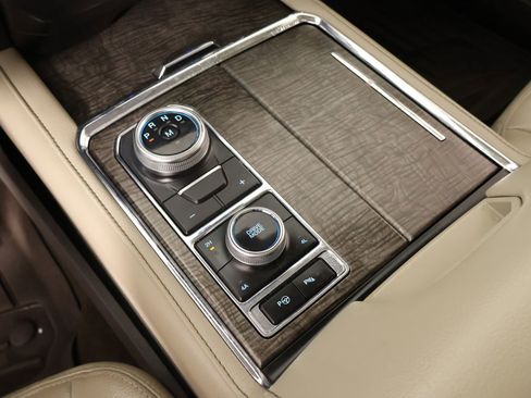 Used 2021 Ford Expedition Max Limited image 9