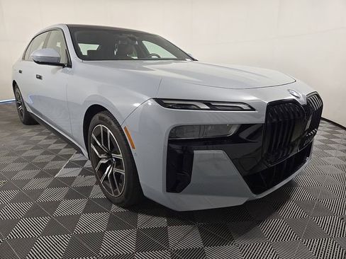 Used 2023 BMW 760i xDrive w/ Luxury Rear Seating Package AWD/4WD image 4