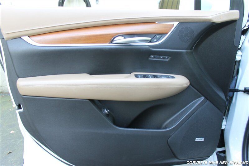 Used 2017 Cadillac XT5 Platinum w/ Driver Assist Package AWD/4WD image 32