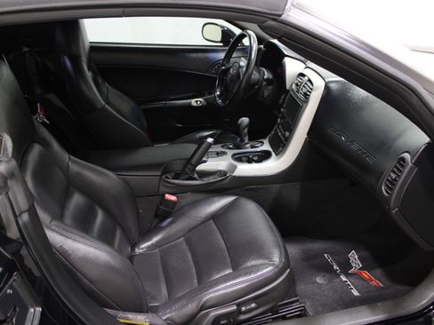 Used 2005 Chevrolet Corvette Convertible w/ Preferred Equipment Group image 12