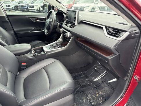 Used 2020 Toyota RAV4 Limited image 15