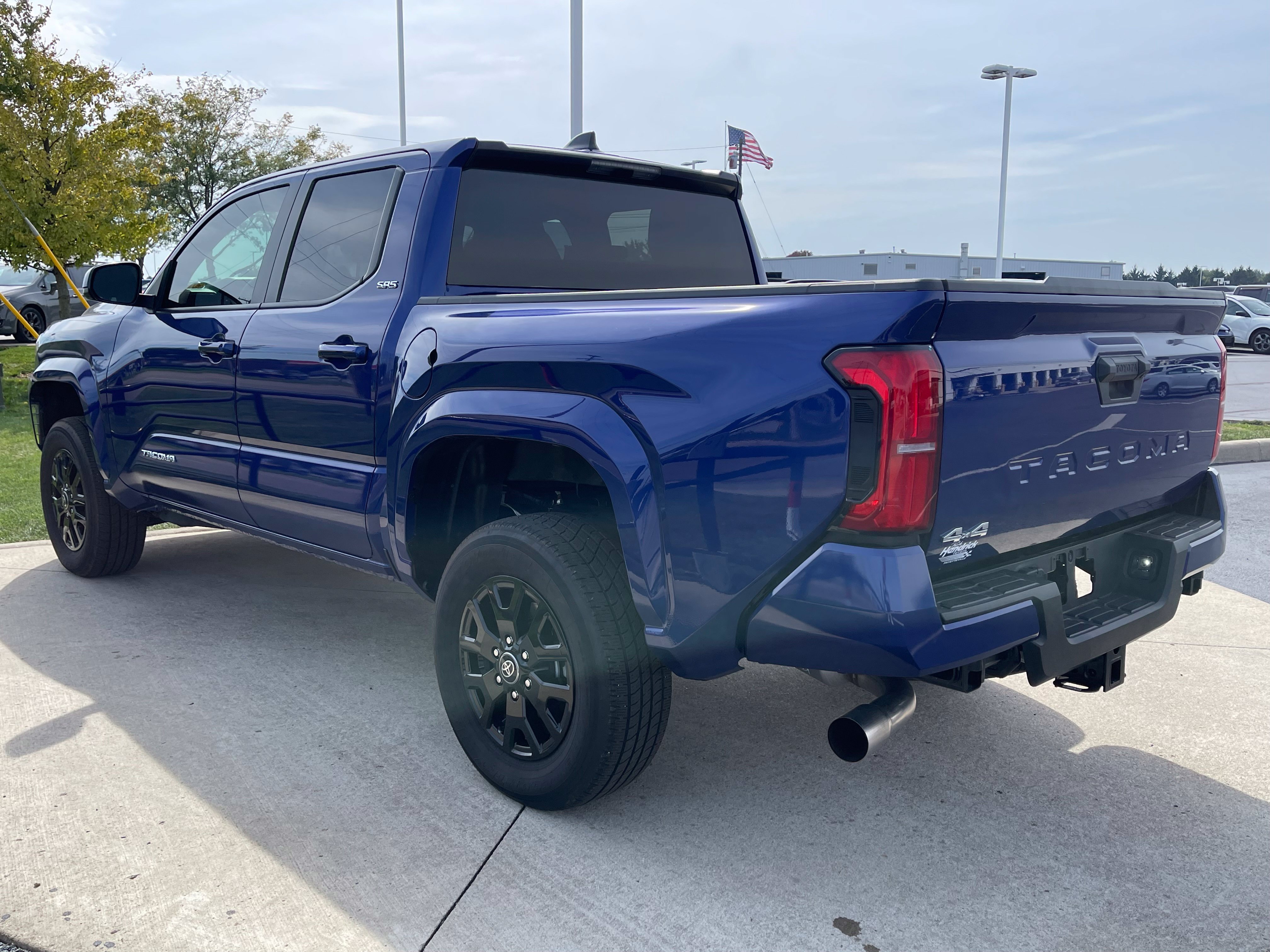 Used 2025 Toyota Tacoma SR5 AWD/4WD image 5