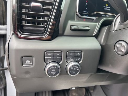 Used 2024 GMC Sierra 1500 AT4 w/ Technology Package AWD/4WD image 18