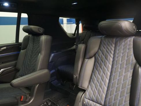 Used 2026 Cadillac Escalade IQL Sport 1 w/ LPO, ONYX Package AWD/4WD image 25