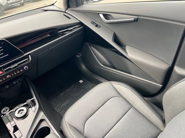 New 2026 Kia Niro Wave w/ Wave Preserve Package FWD image 15