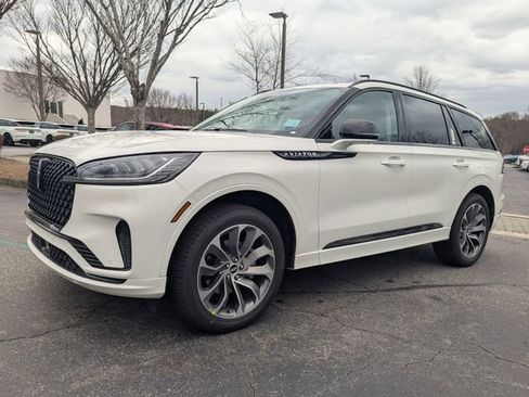 New 2026 Lincoln Aviator AWD image 8
