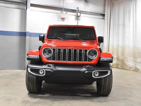 Used 2025 Jeep Wrangler Sahara image 30