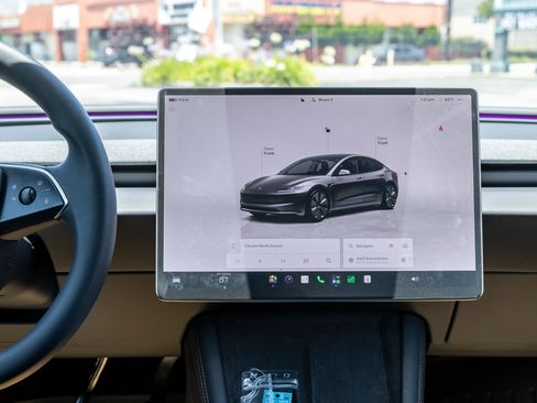 Used 2025 Tesla Model 3 Long Range RWD image 23