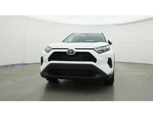 Used 2022 Toyota RAV4 XLE w/ Convenience Package FWD image 37
