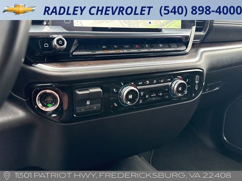 Certified 2025 GMC Sierra 1500 SLT image 18