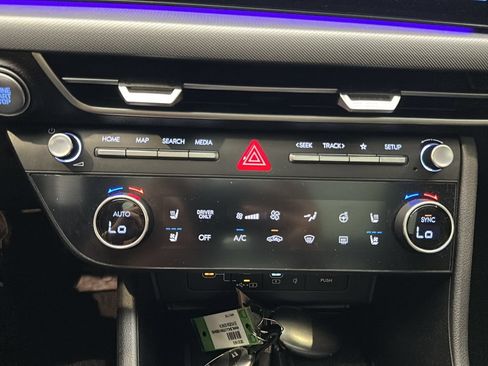 Certified 2025 Hyundai Sonata Limited FWD image 31