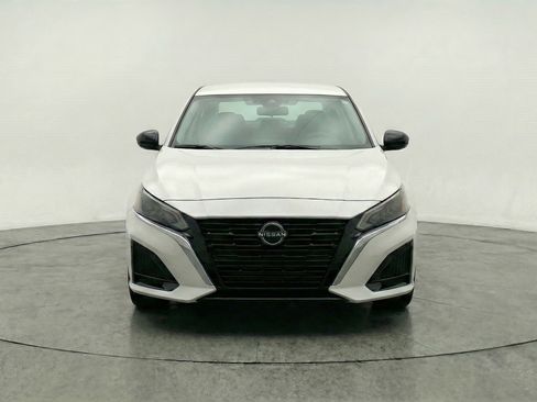 Used 2025 Nissan Altima 2.5 SV image 2