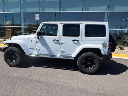 Used 2017 Jeep Wrangler Unlimited Sahara w/ Mopar Chrome Edition Group AWD/4WD image 6