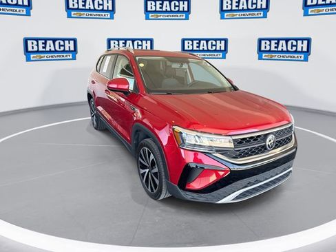 Used 2022 Volkswagen Taos SE image 2