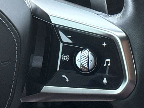 Used 2023 BMW 740i image 19