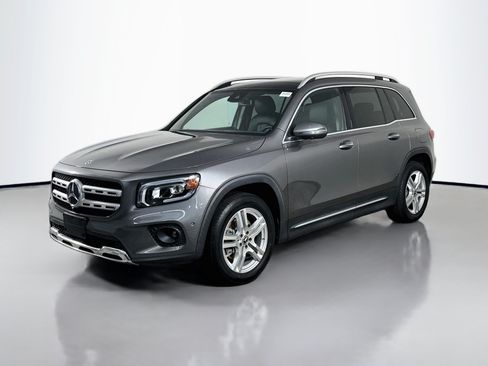 Used 2022 Mercedes-Benz GLB 250 w/ Premium Package Lite image 4