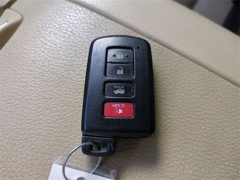 Used 2018 Toyota Highlander XLE image 38