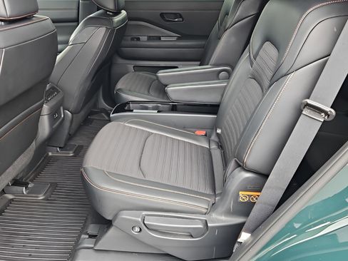 Used 2024 Nissan Pathfinder Rock Creek image 12