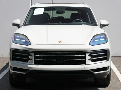 Used 2025 Porsche Cayenne w/ Premium Package Plus AWD/4WD image 49