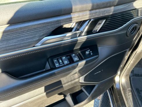 Used 2024 Jeep Wagoneer Series II image 14