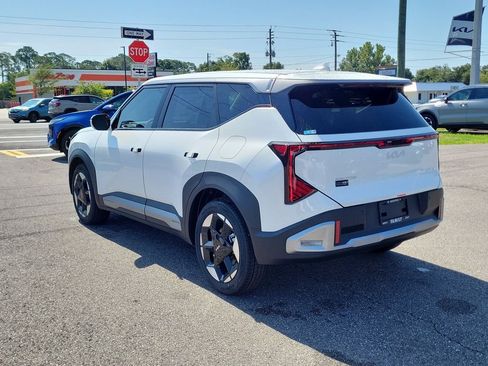 New 2027 Kia Seltos S FWD image 4
