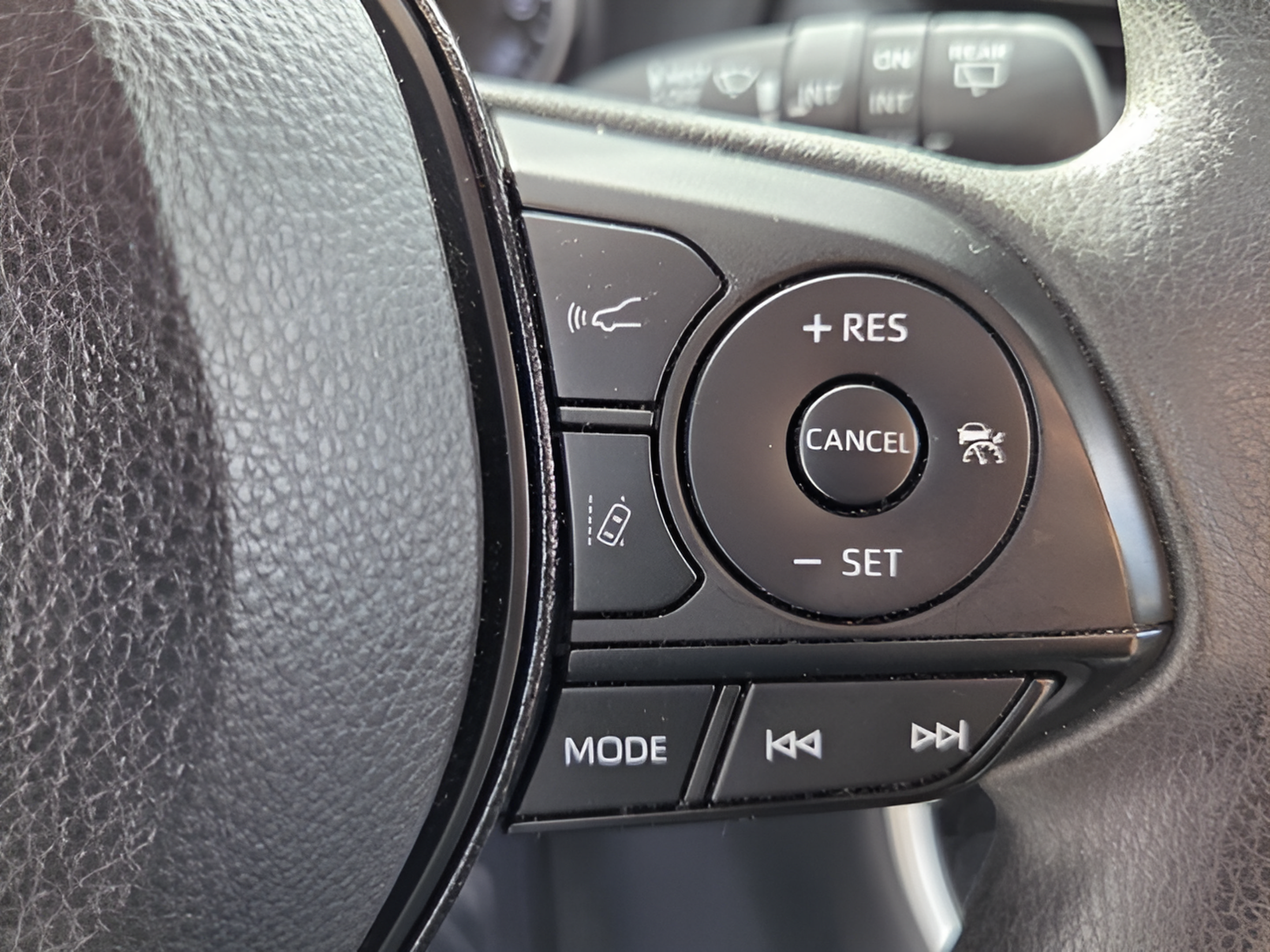 Used 2019 Toyota RAV4 XLE w/ Convenience Package FWD image 26