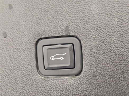 Used 2020 Chevrolet Traverse Premier image 33