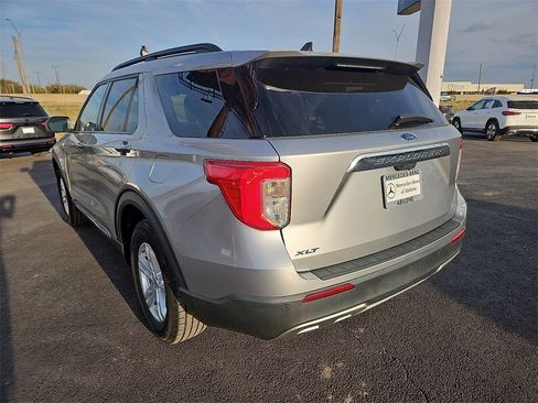 Used 2022 Ford Explorer XLT w/ Equipment Group 202A image 5