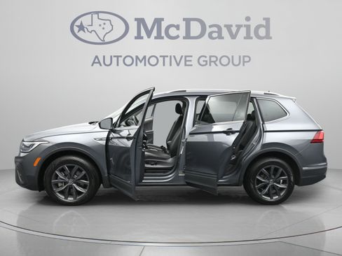 Used 2023 Volkswagen Tiguan SE FWD image 41