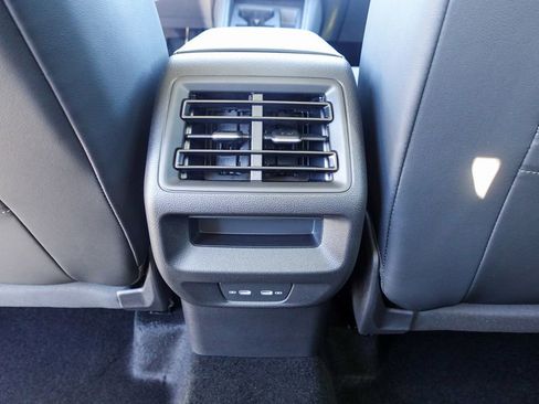 New 2025 Volkswagen Tiguan SE image 24