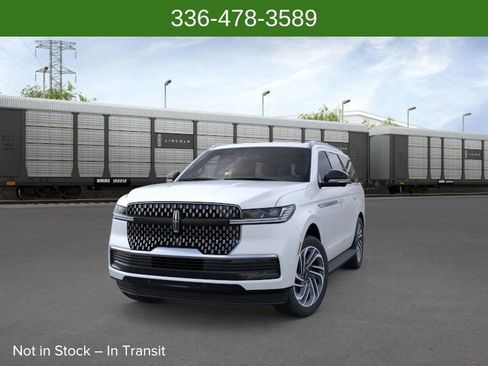 New 2026 Lincoln Navigator Premiere image 2