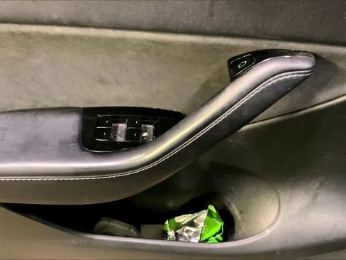 Used 2021 Tesla Model Y Long Range image 33