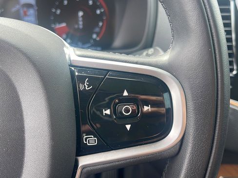 Used 2022 Volvo XC90 T6 Momentum w/ Advanced Package AWD/4WD image 16