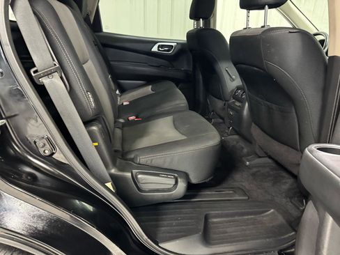 Used 2019 Nissan Pathfinder SV image 9